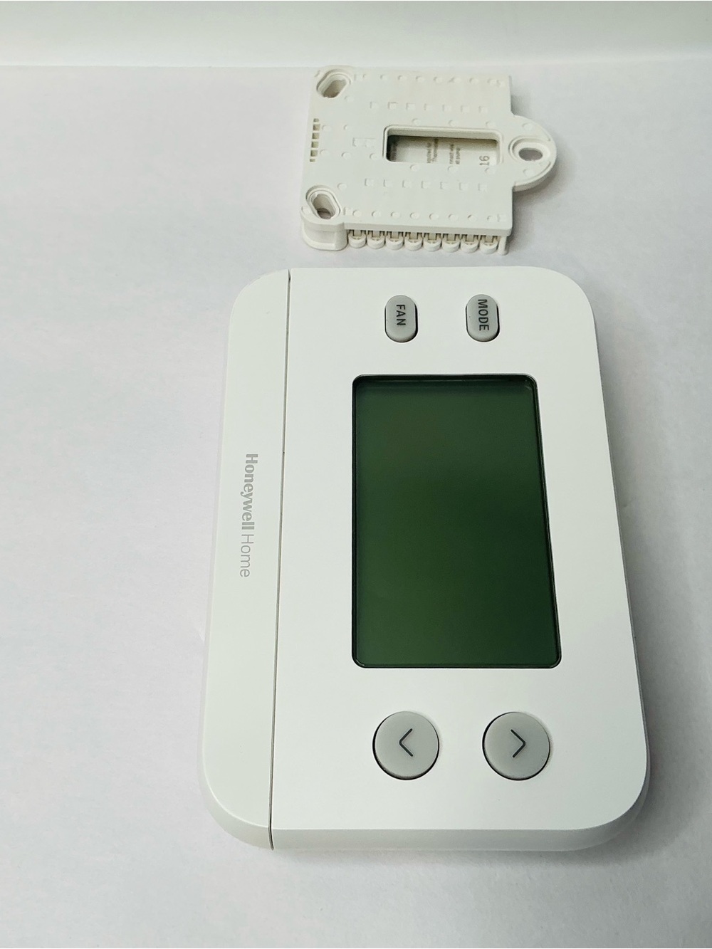 Honeywell Home X1N Non-Programmable Thermostat, Single-Stage, 1 Heat/1 Cool - Picture 11 of 12